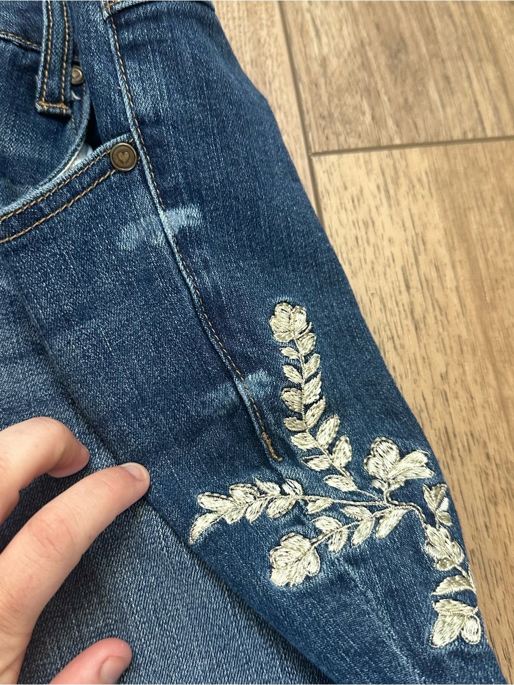 24/7 Women’s Embroidered Denim Jeans, Floral, Plus Size, Appliqué, Size 16W - Picture 5 of 13